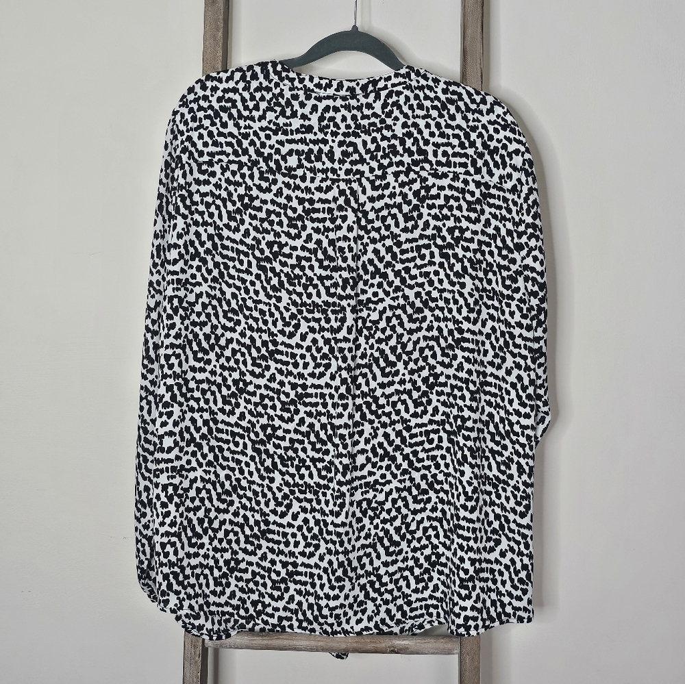 ⭐️40% Off⭐️ Adrianna Papell Black and White Dotted Blouse - Picture 5 of 10